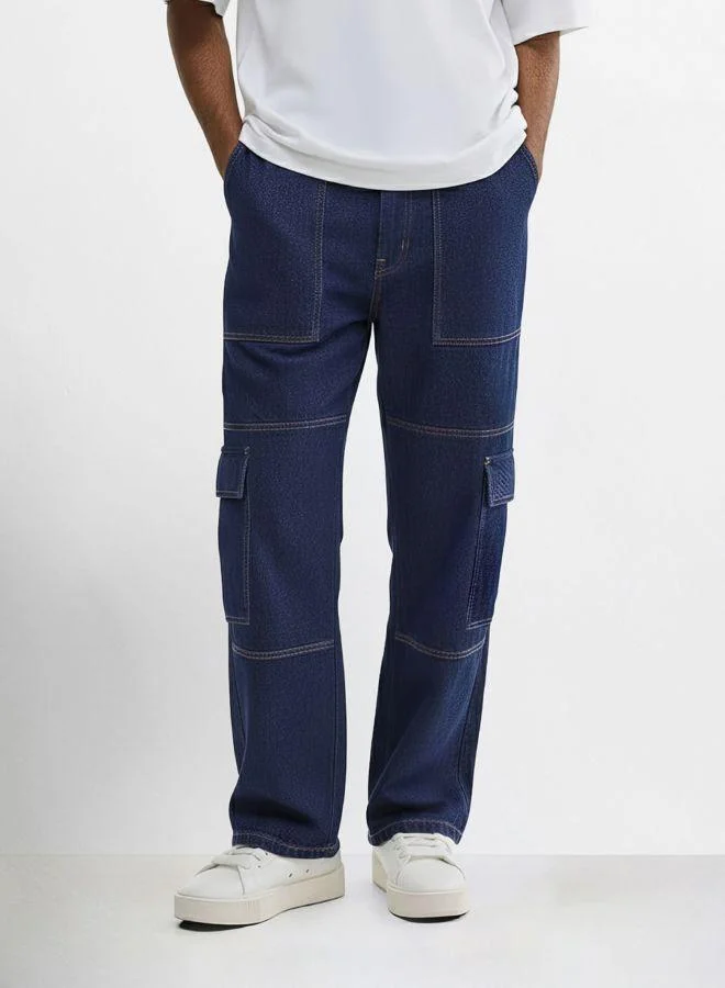 Men Regular Fit Solid Patch Pocket Mid-Rise Jeans